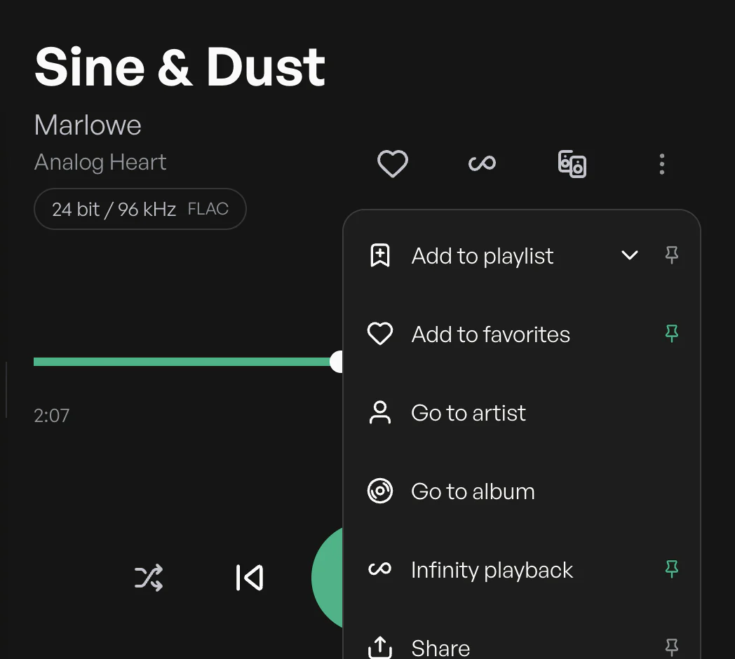 Gros plan sur le menu d’actions du morceau dans Nova : Ajouter à la playlist, Partager et Lire dans ce navigateur sont épinglés et apparaissent comme boutons sur le lecteur.